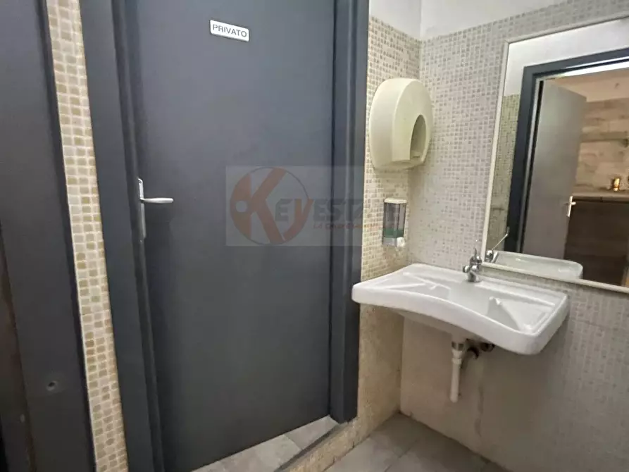 Immagine 4 di Locale commerciale in vendita  in via università 56 a Sassari