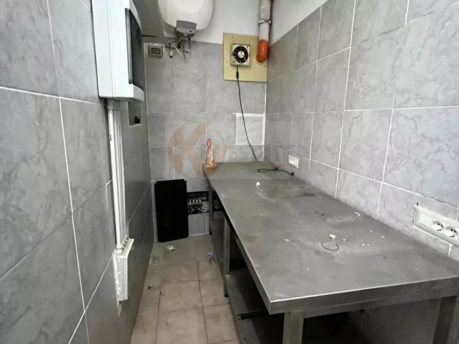 Immagine 8 di Locale commerciale in vendita  in via università 56 a Sassari