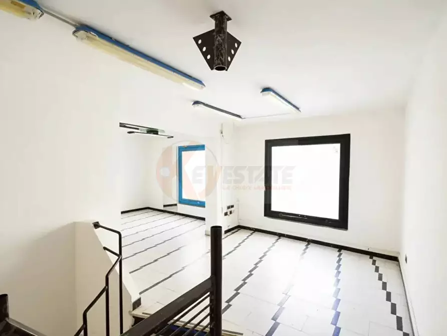 Immagine 8 di Locale commerciale in vendita  in Largo Ittiri 4 a Sassari