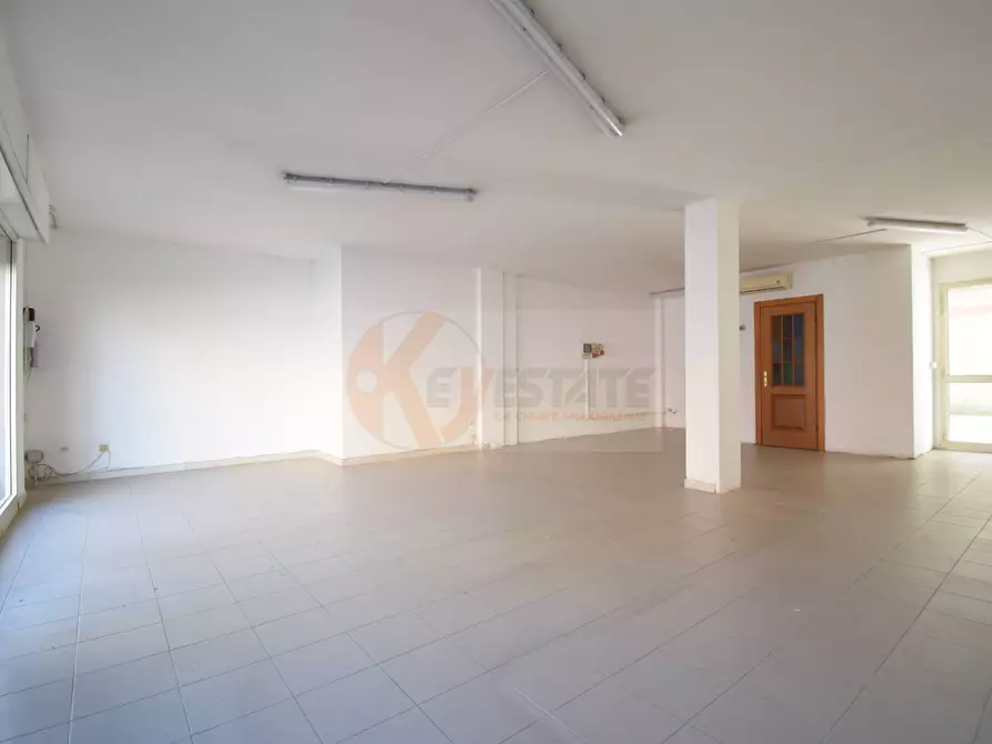Immagine 4 di Locale commerciale in vendita  in Via Matteotti 26 a Sassari