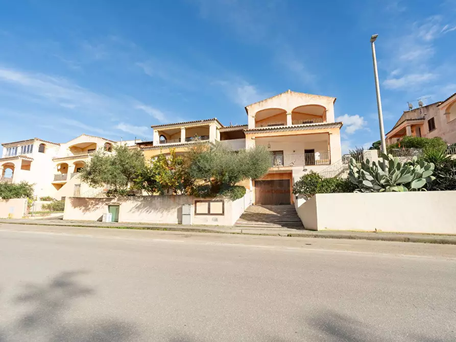 Immagine 2 di Villetta a schiera in vendita  in Via Raimondo Chiodino snc a Arzachena