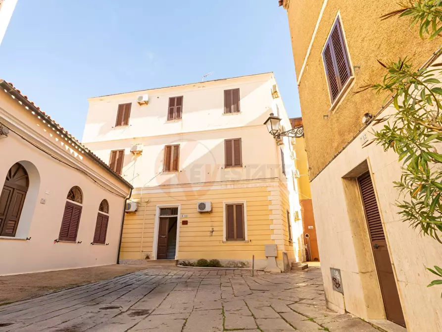 Immagine 2 di Casa indipendente in vendita  in Via Regina Margherita 5 a La Maddalena