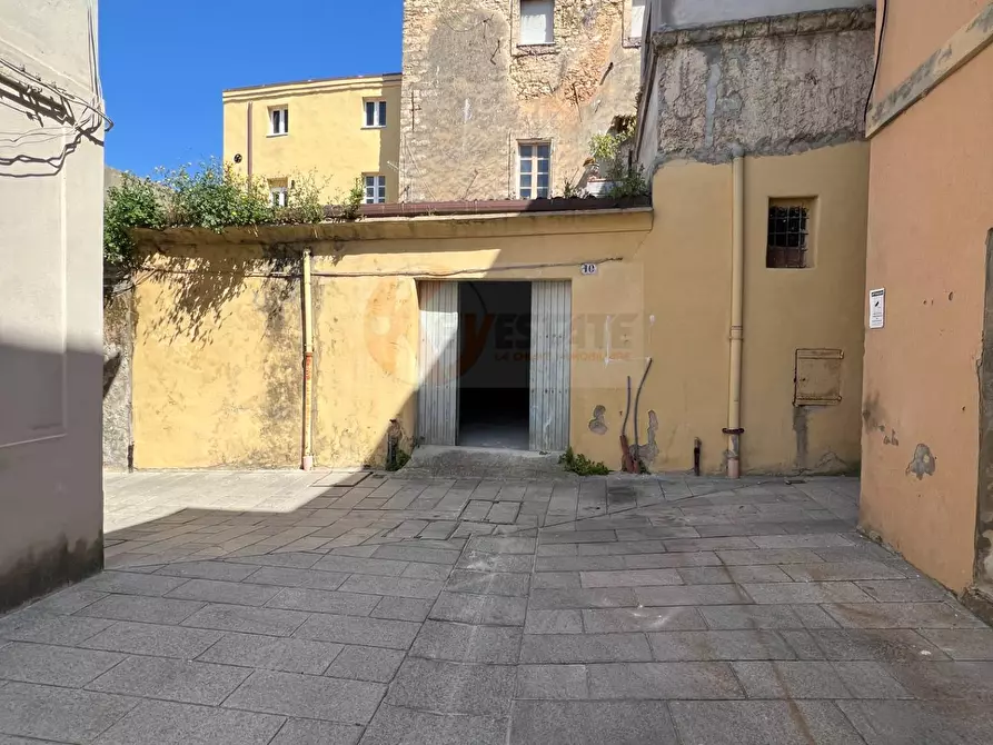 Immagine 8 di Locale commerciale in vendita  in Via ciboddo 10 a Sassari