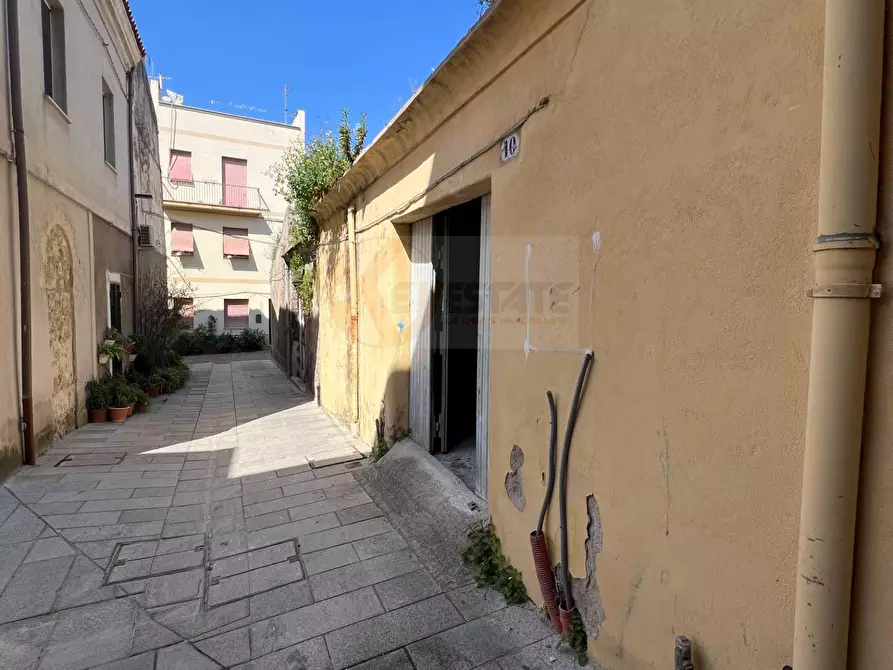 Immagine 9 di Locale commerciale in vendita  in Via ciboddo 10 a Sassari