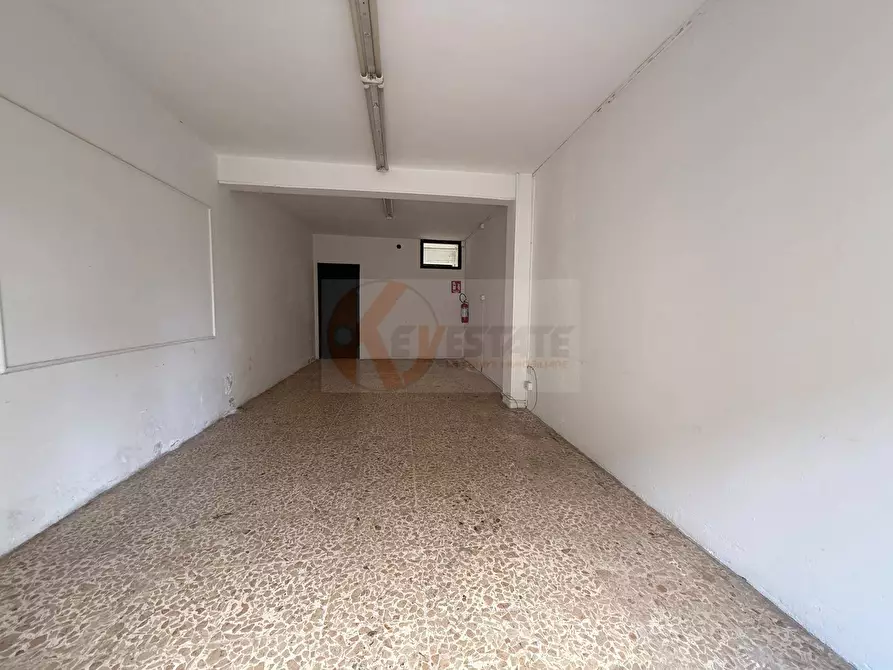 Immagine 1 di Locale commerciale in vendita  in via Grazia Deledda 171 a Sassari