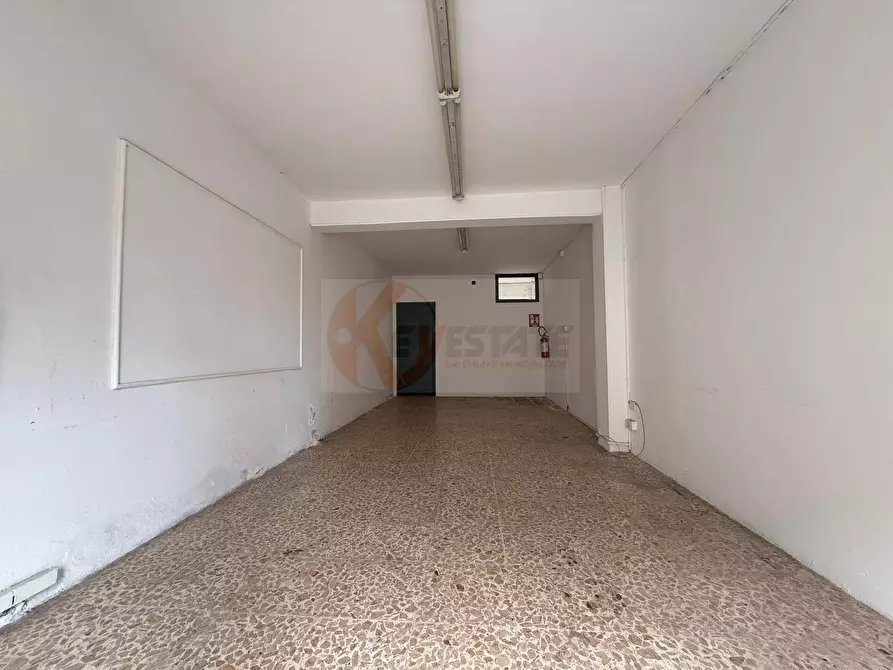 Immagine 3 di Locale commerciale in vendita  in via Grazia Deledda 171 a Sassari