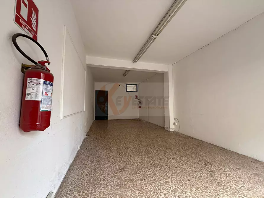 Immagine 4 di Locale commerciale in vendita  in via Grazia Deledda 171 a Sassari