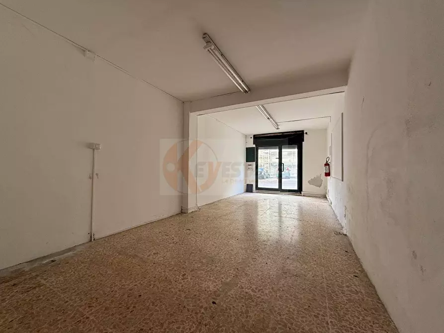 Immagine 7 di Locale commerciale in vendita  in via Grazia Deledda 171 a Sassari