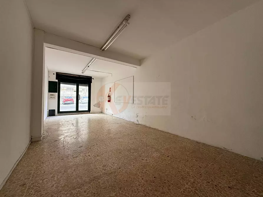 Immagine 9 di Locale commerciale in vendita  in via Grazia Deledda 171 a Sassari