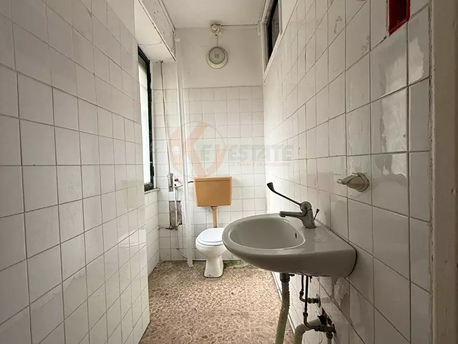 Immagine 10 di Locale commerciale in vendita  in via Grazia Deledda 171 a Sassari