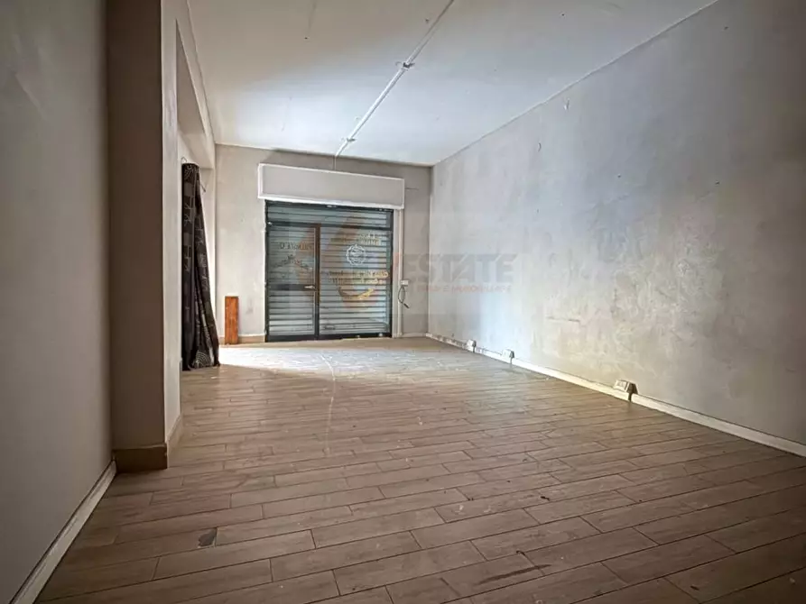 Immagine 10 di Locale commerciale in vendita  in via Grazia Deledda 55 a Sassari