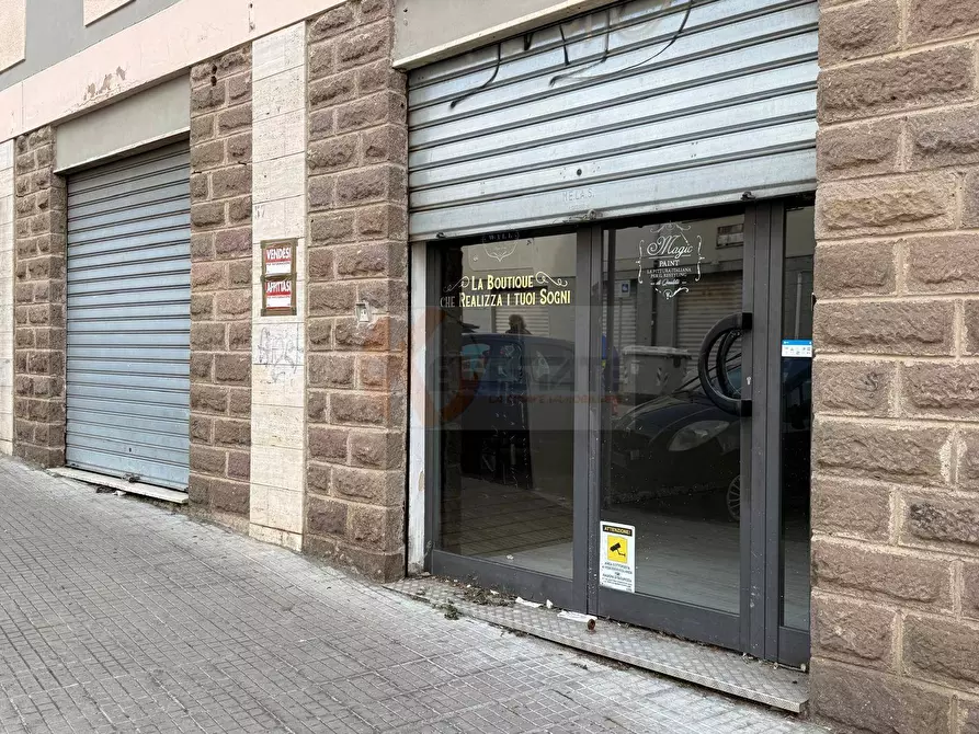 Immagine 23 di Locale commerciale in vendita  in via Grazia Deledda 55 a Sassari