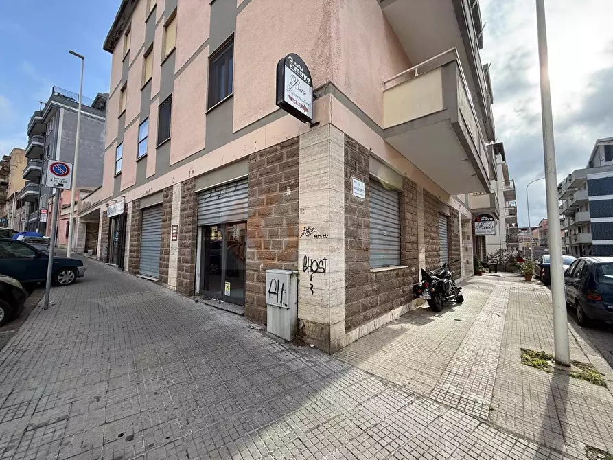 Immagine 25 di Locale commerciale in vendita  in via Grazia Deledda 55 a Sassari