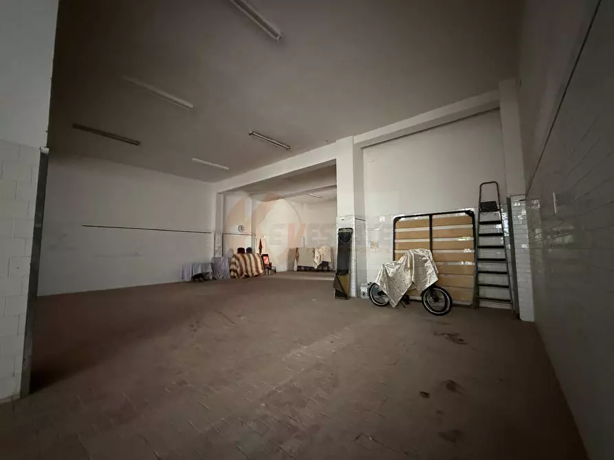 Immagine 18 di Locale commerciale in vendita  in via Grazia Deledda 31 a Sassari