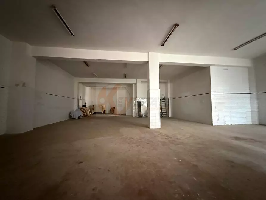 Immagine 19 di Locale commerciale in vendita  in via Grazia Deledda 31 a Sassari