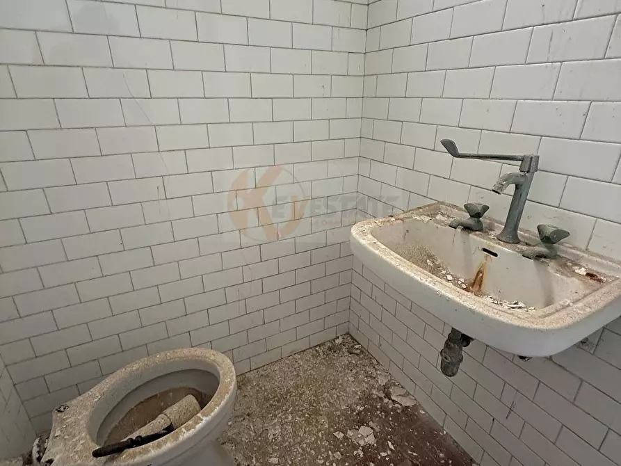 Immagine 22 di Locale commerciale in vendita  in via Grazia Deledda 31 a Sassari