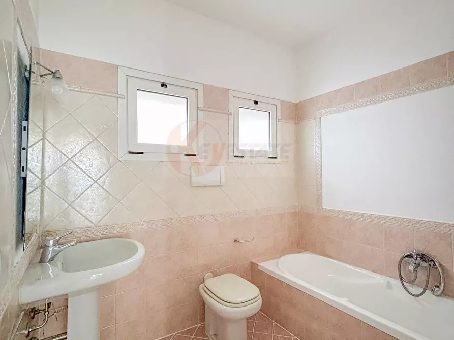 Immagine 19 di Appartamento in vendita  in Via Parigi 2 a Olbia