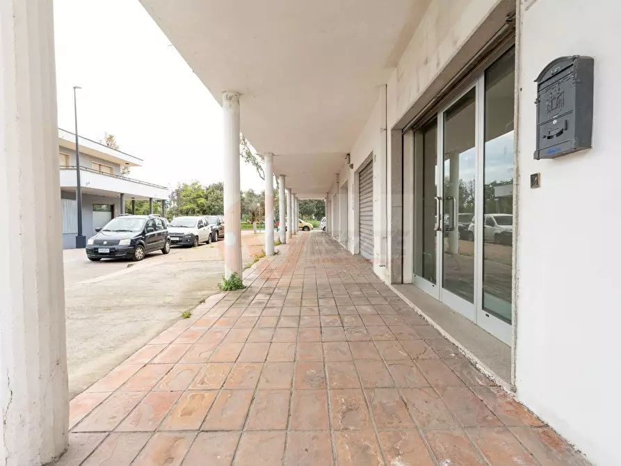 Immagine 1 di Locale commerciale in vendita  in Via Meucci 14 a Olbia
