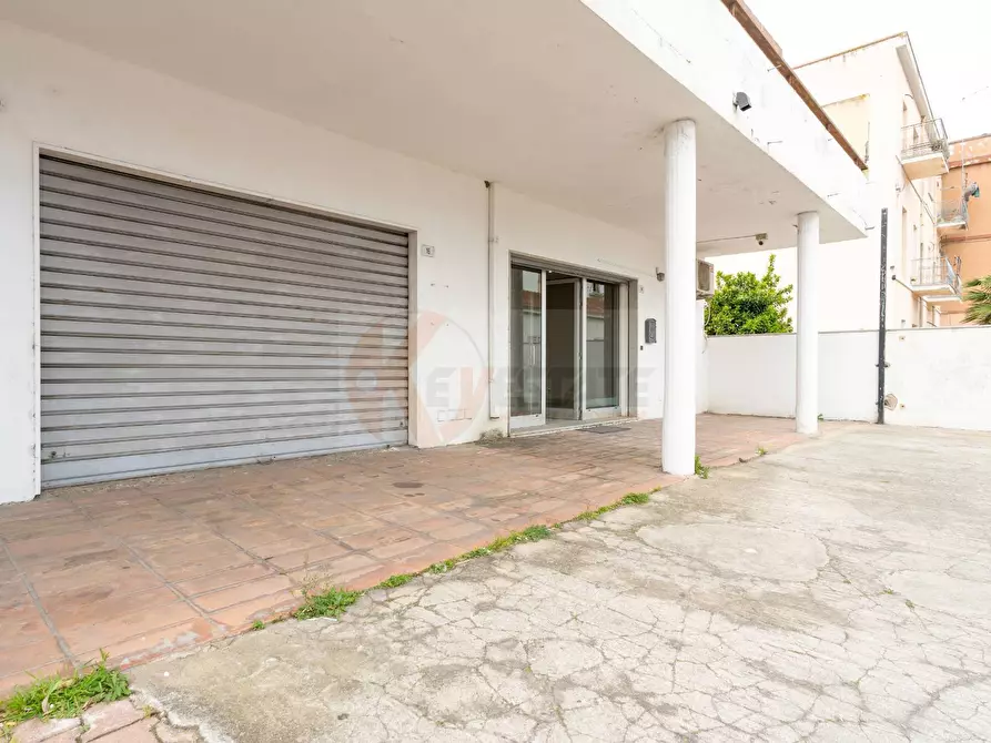 Immagine 3 di Locale commerciale in vendita  in Via Meucci 14 a Olbia