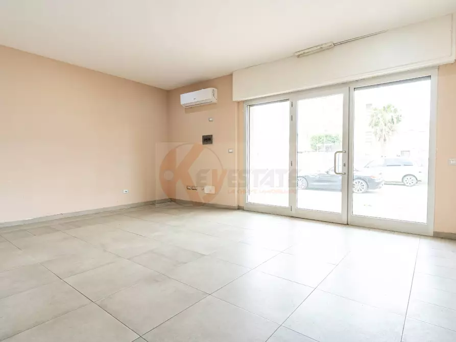 Immagine 9 di Locale commerciale in vendita  in Via Meucci 14 a Olbia