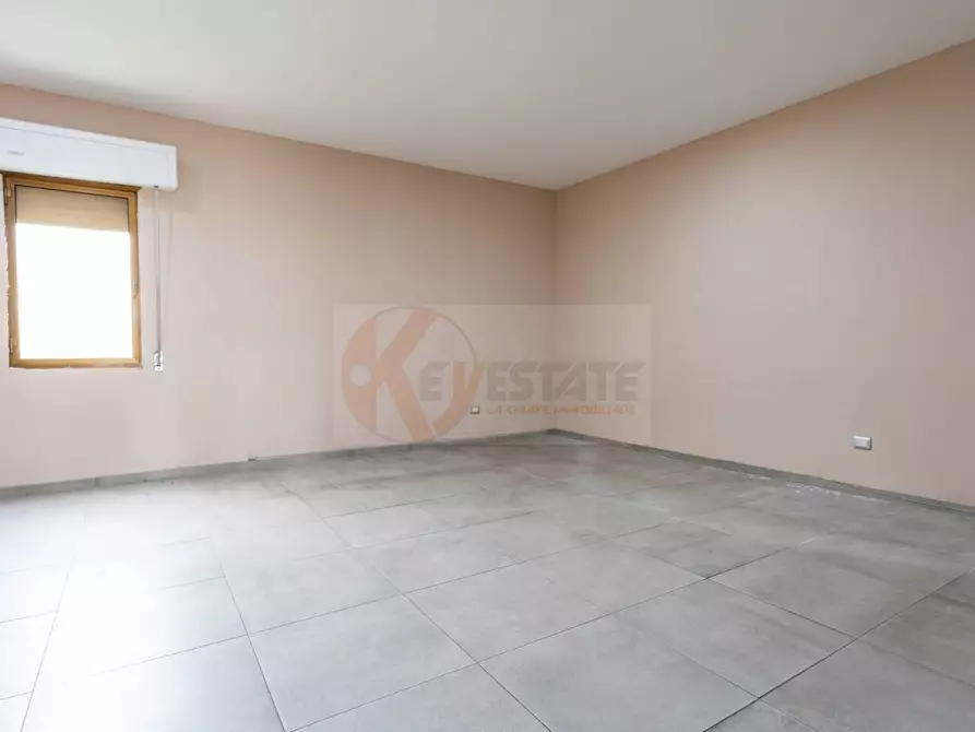 Immagine 12 di Locale commerciale in vendita  in Via Meucci 14 a Olbia