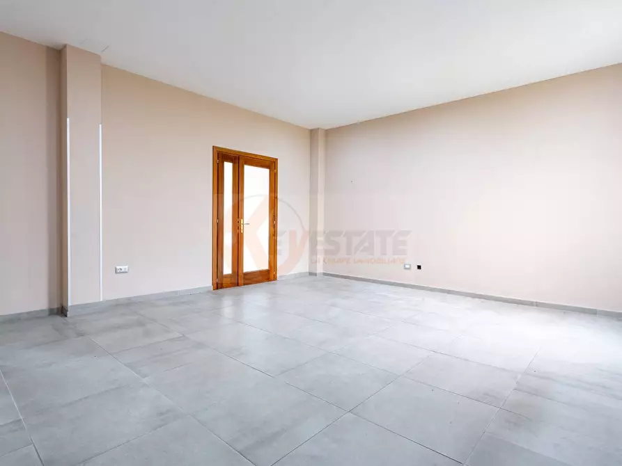 Immagine 14 di Locale commerciale in vendita  in Via Meucci 14 a Olbia