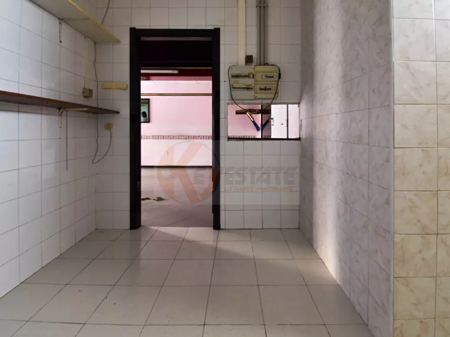 Immagine 13 di Locale commerciale in vendita  in via Giovanni Amendola 80 a Sassari