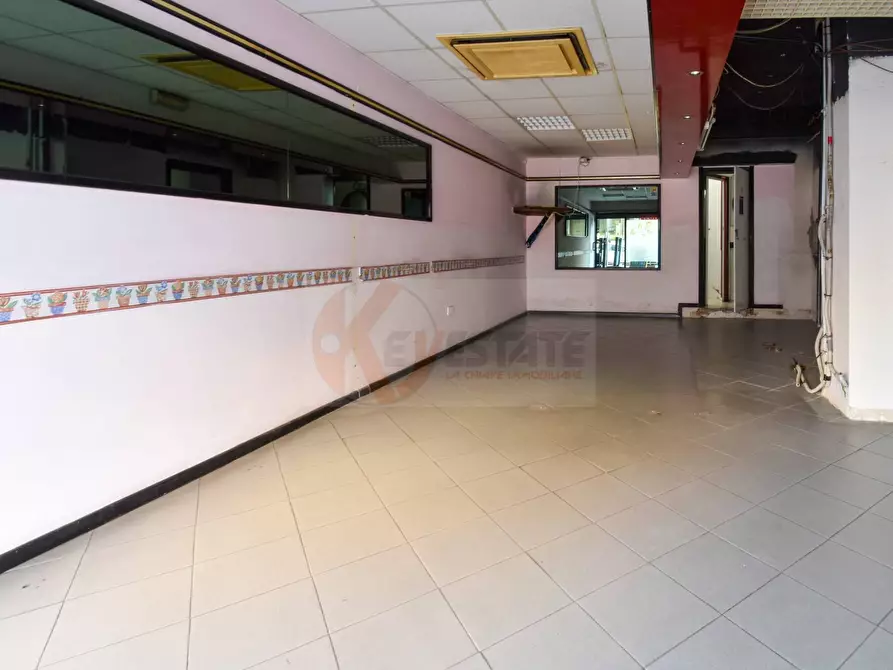 Immagine 4 di Locale commerciale in vendita  in via Giovanni Amendola 80 a Sassari