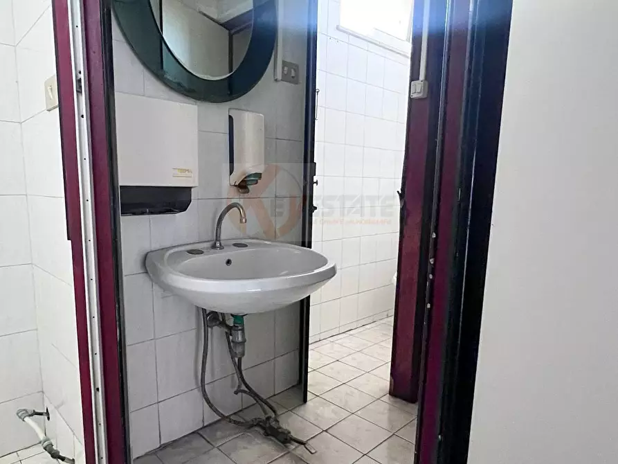 Immagine 15 di Locale commerciale in vendita  in via Giovanni Amendola 80 a Sassari