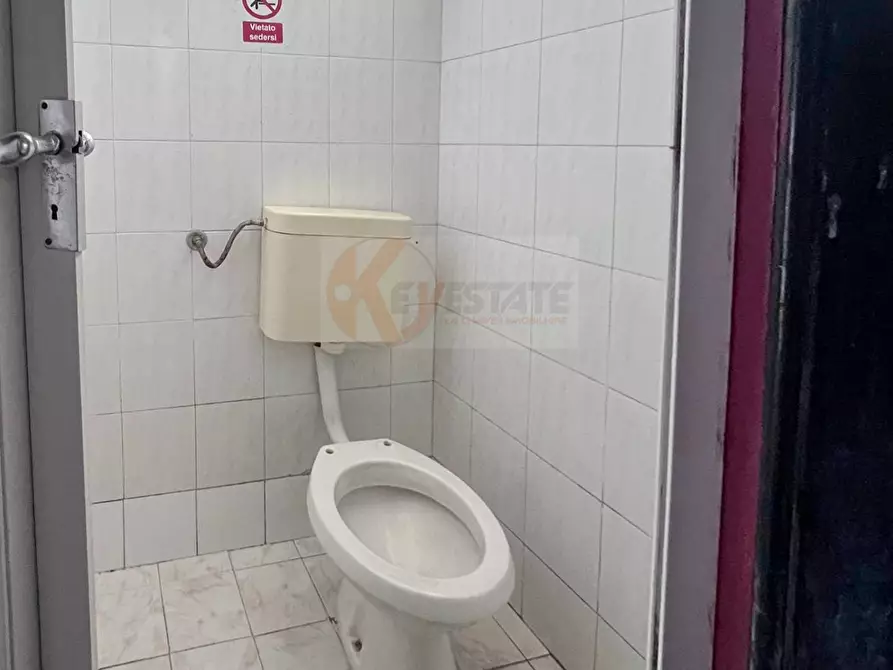 Immagine 16 di Locale commerciale in vendita  in via Giovanni Amendola 80 a Sassari