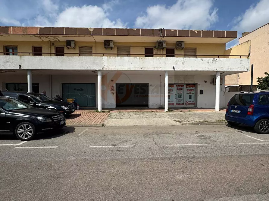 Immagine 1 di Attività commerciale in vendita  in Via Meucci 16 a Olbia