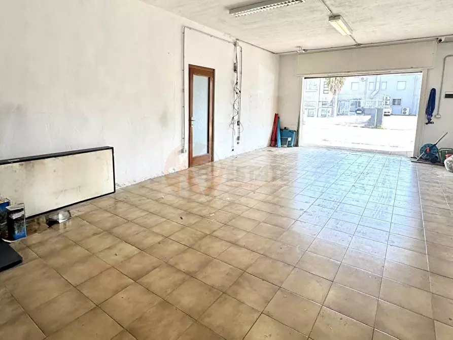Immagine 8 di Attività commerciale in vendita  in Via Meucci 16 a Olbia