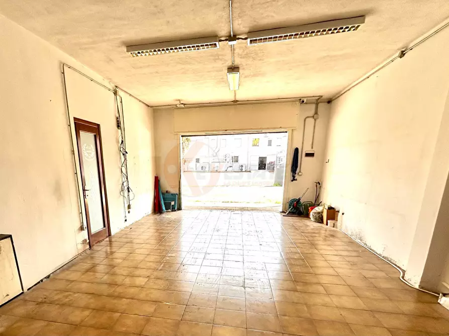 Immagine 11 di Attività commerciale in vendita  in Via Meucci 16 a Olbia