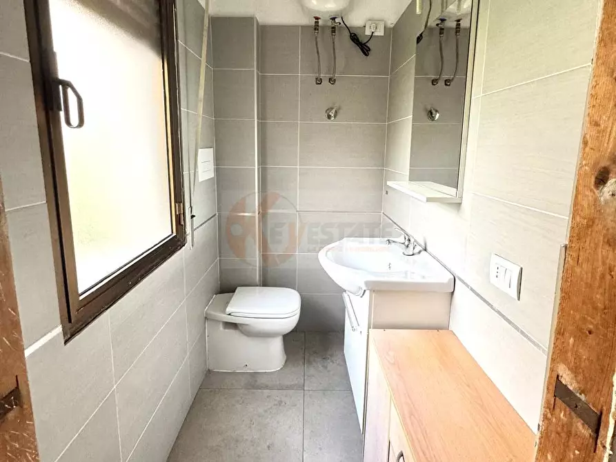 Immagine 15 di Attività commerciale in vendita  in Via Meucci 16 a Olbia