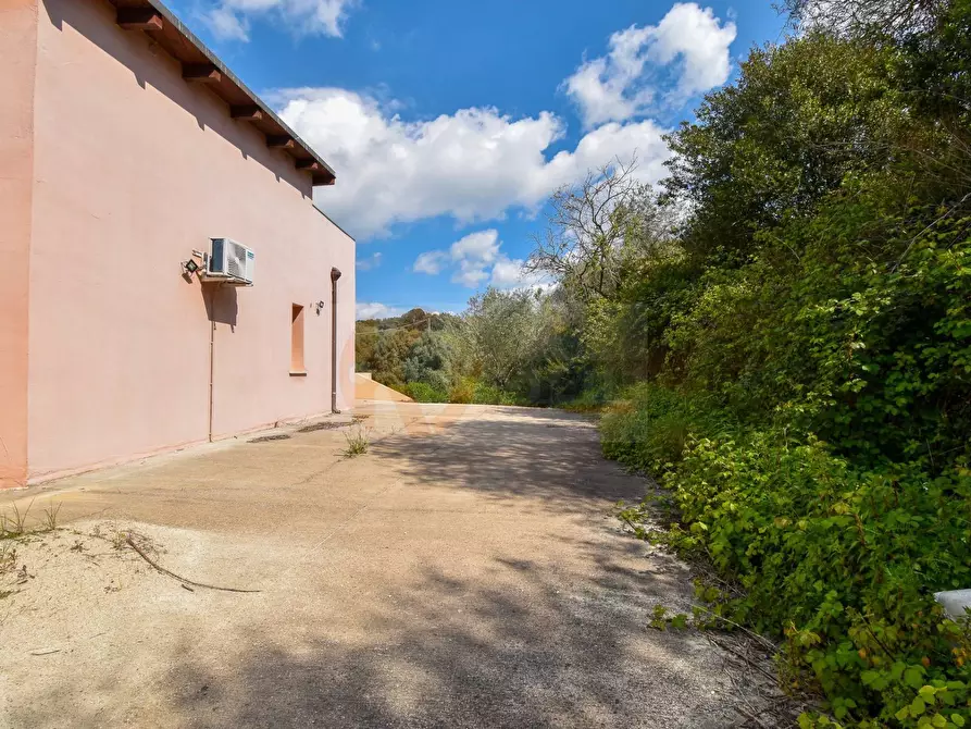 Immagine 44 di Villa in vendita  in STRADA VICINALE LUNA E SOLE PRUNIZZEDDA SNC a Sassari