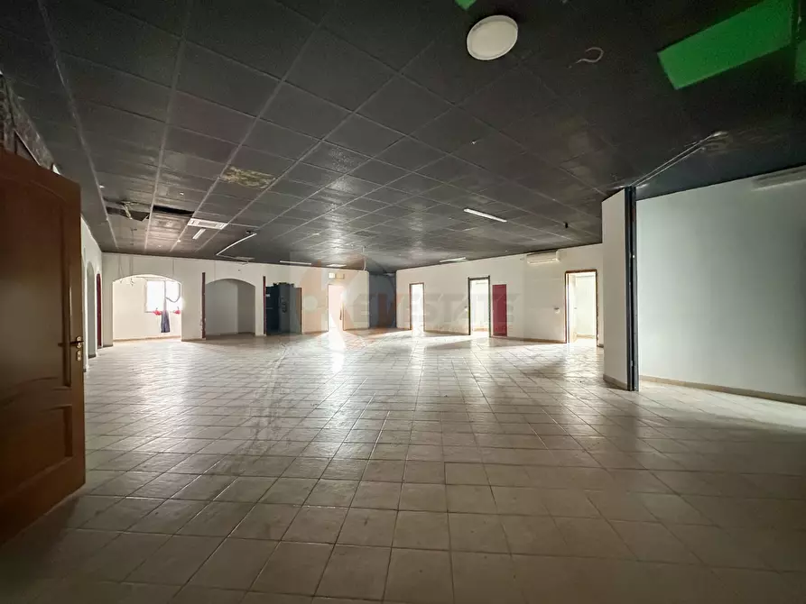 Immagine 8 di Locale commerciale in vendita  in predda niedda sud str.23 a Sassari