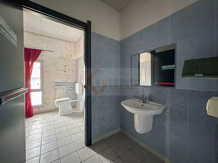 Immagine 30 di Locale commerciale in vendita  in predda niedda sud str.23 a Sassari
