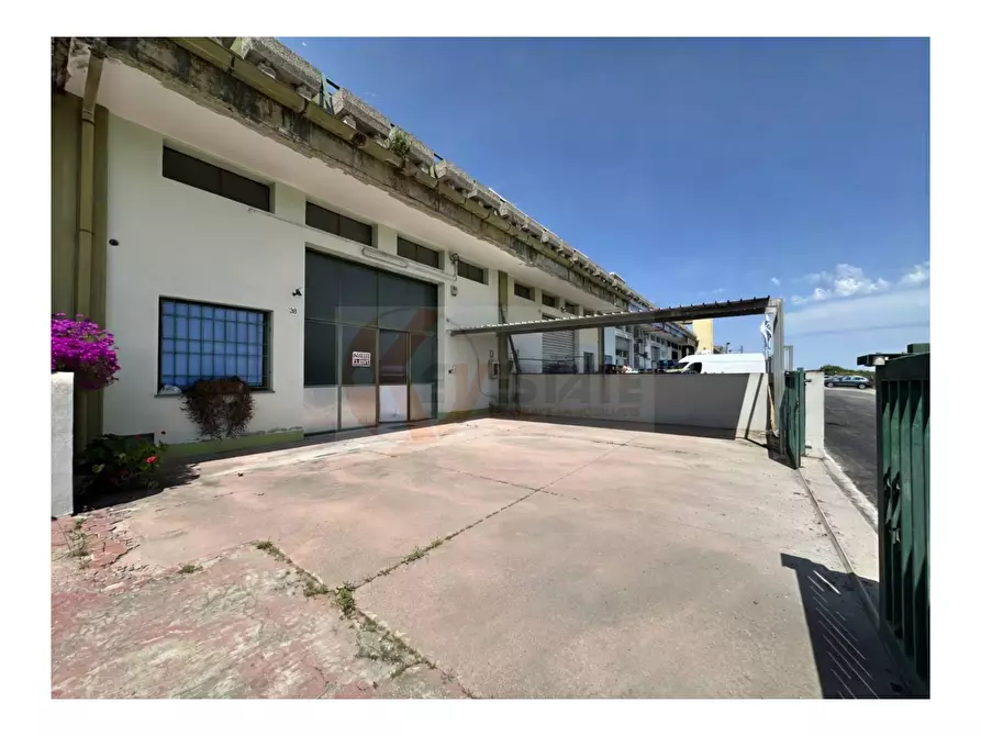 Immagine 1 di Locale commerciale in affitto  in Predda Niedda str.5 snc a Sassari