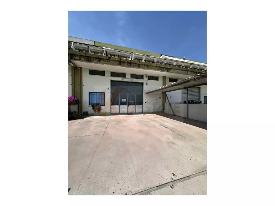 Immagine 3 di Locale commerciale in affitto  in Predda Niedda str.5 snc a Sassari