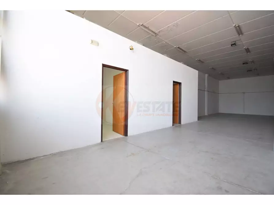 Immagine 8 di Locale commerciale in affitto  in Predda Niedda str.5 snc a Sassari