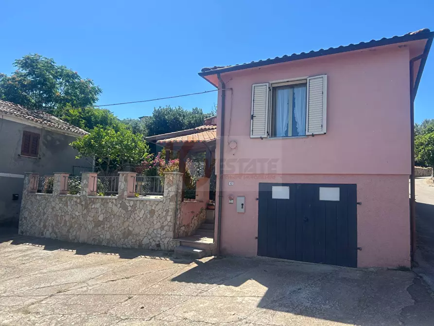 Immagine 1 di Casa indipendente in vendita  in via Luzzati 10 a Badesi