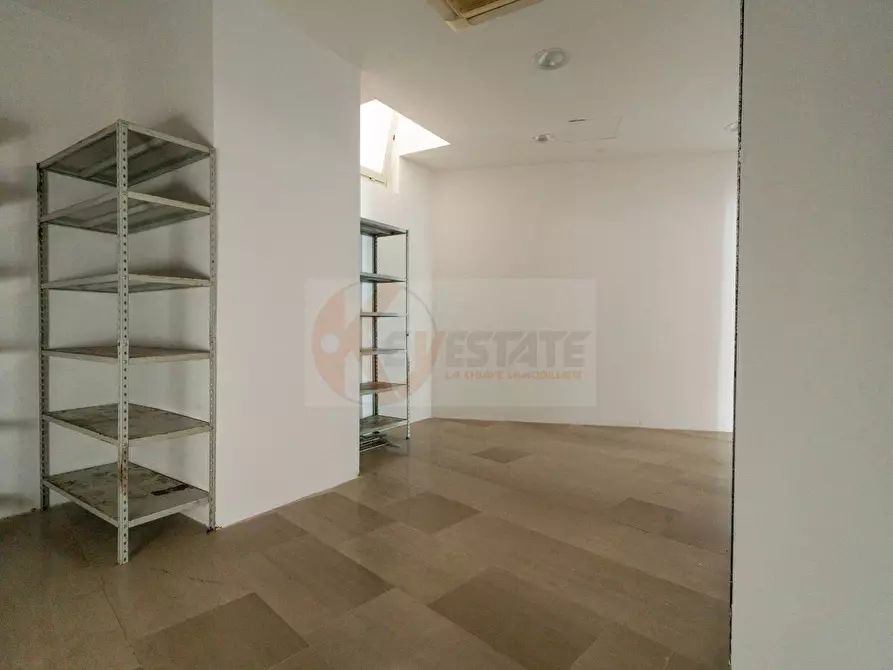 Immagine 14 di Locale commerciale in vendita  in largo cavallotti 18 a Sassari