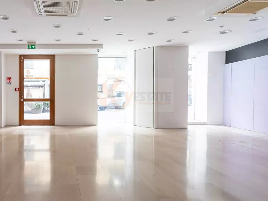 Immagine 11 di Locale commerciale in vendita  in largo cavallotti 18 a Sassari