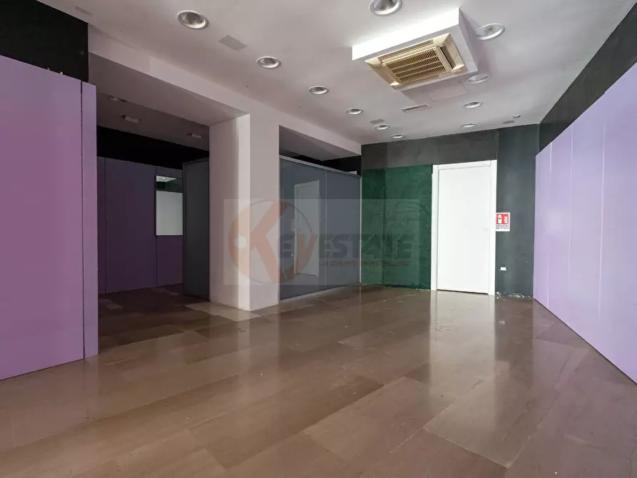 Immagine 10 di Locale commerciale in vendita  in largo cavallotti 18 a Sassari