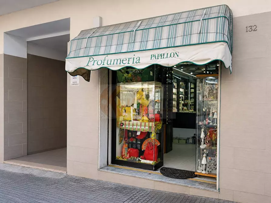 Immagine 1 di Attività commerciale in vendita  in Via Roma 132 a Sassari