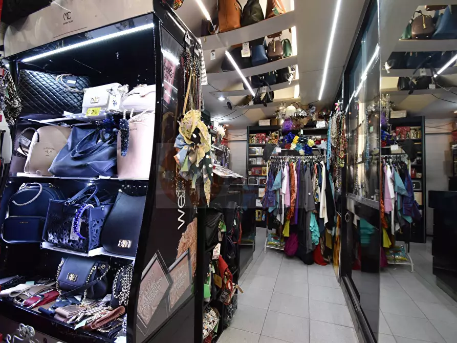 Immagine 5 di Attività commerciale in vendita  in Via Roma 132 a Sassari