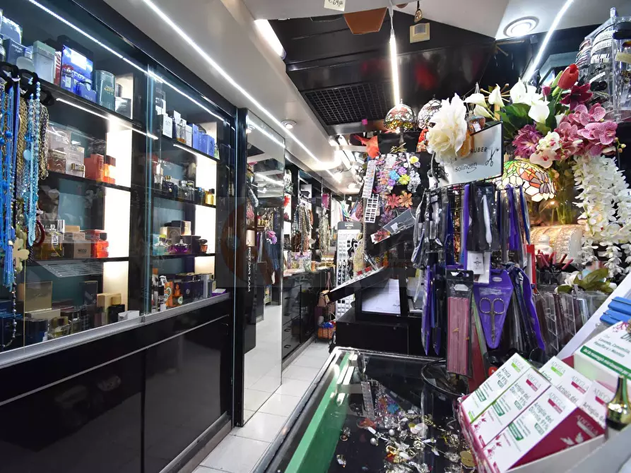 Immagine 7 di Attività commerciale in vendita  in Via Roma 132 a Sassari