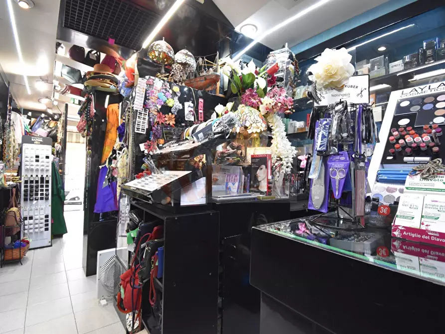 Immagine 9 di Attività commerciale in vendita  in Via Roma 132 a Sassari