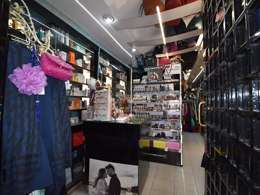 Immagine 11 di Attività commerciale in vendita  in Via Roma 132 a Sassari