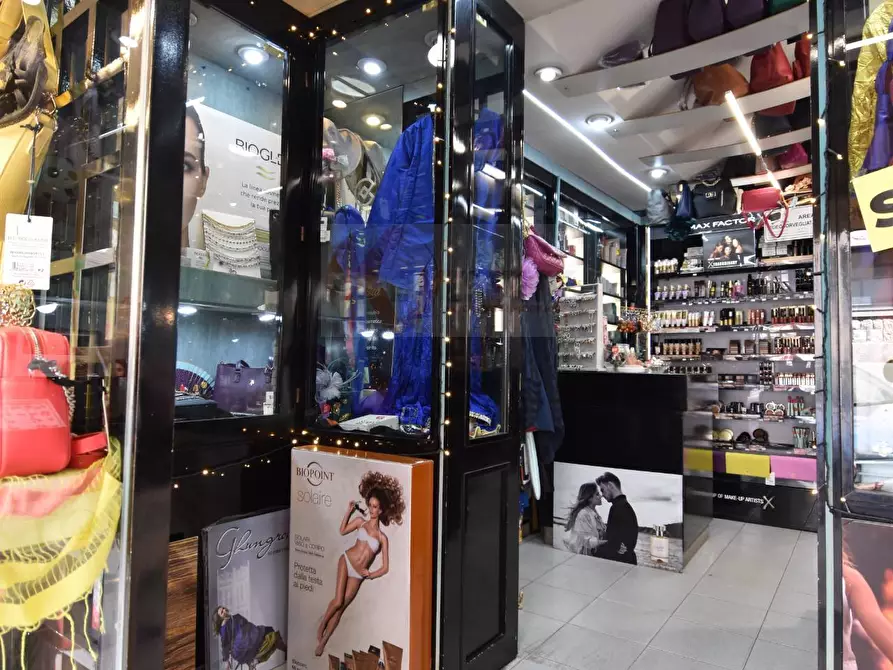 Immagine 13 di Attività commerciale in vendita  in Via Roma 132 a Sassari